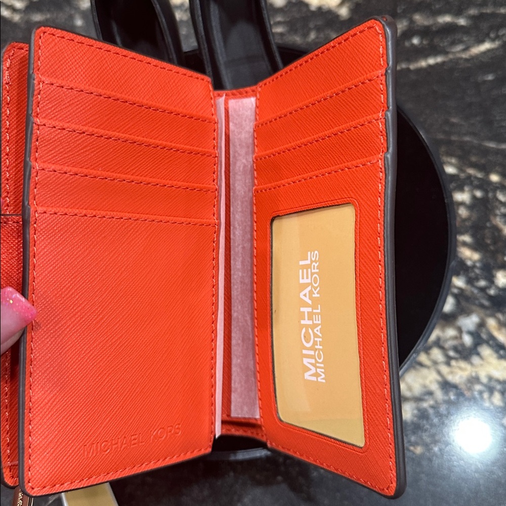 NWT Michael Kors Wallet - Picture 4 of 6
